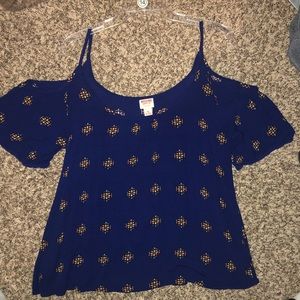 Cold shoulder flowy top